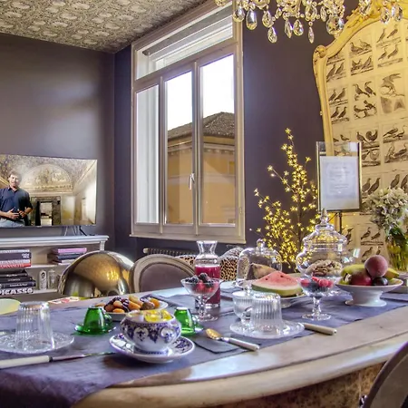 Bed & Breakfast La Maison Du Theatre *