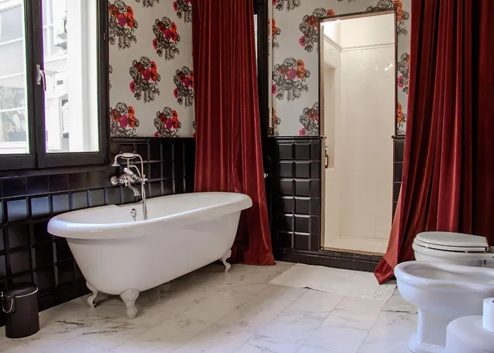 La Maison Du Theatre Отель типа 